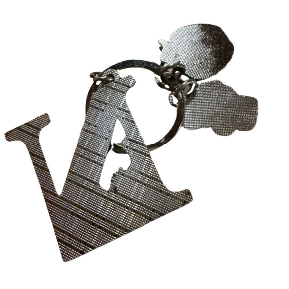 N shaped New York silver Keychain - Picture 2 of 2